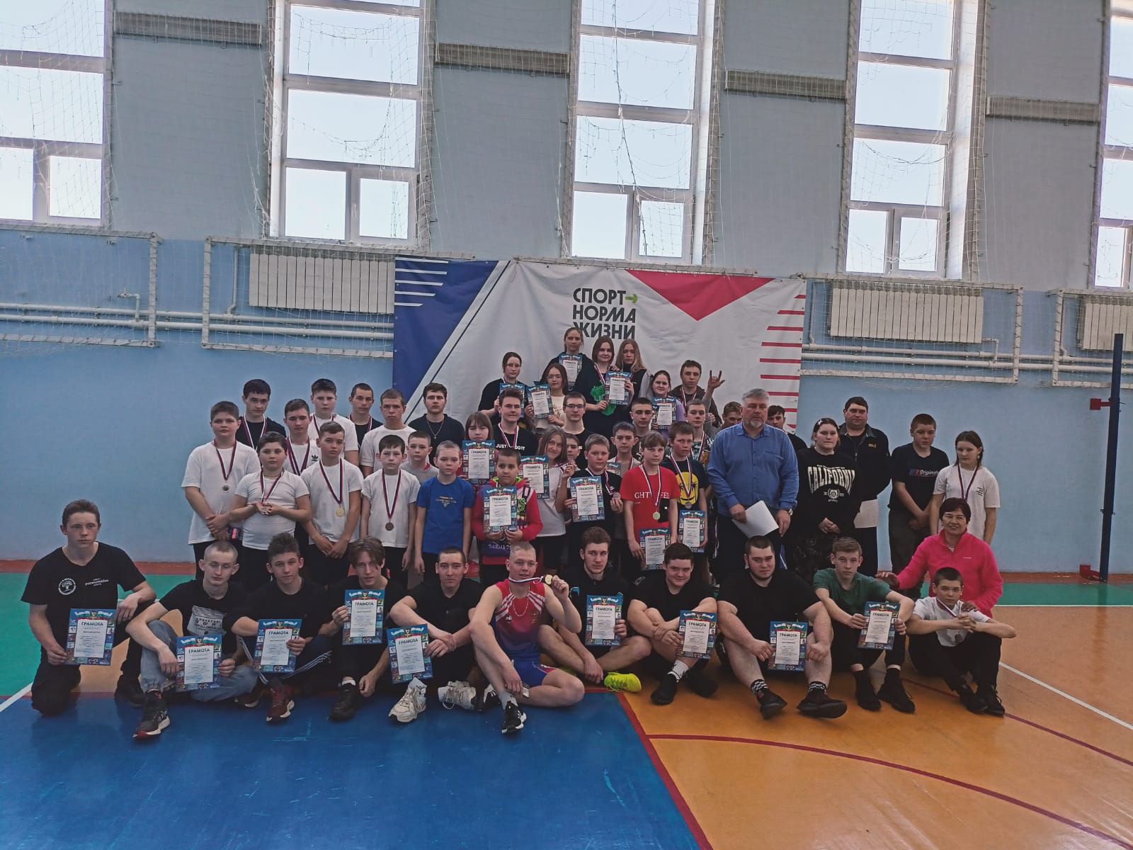 Соревнования по гиревому спорту среди учащихся и учреждений Алтайского района.