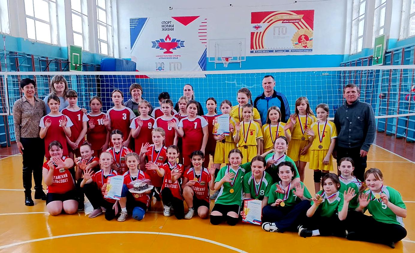 В Алтайском районе прошли соревнования по пионерболу среди учащихся.