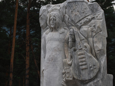 Памятник Джону Леннону.